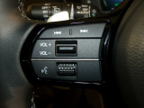 【ステアリングリモコン】ステアリングにオーディオ調節可能なスイッチが装備されていますので運転中でも視線をそらさずにオーディオの調節が可能です!