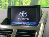【メーカー純正8型ナビ】インテリアに溶け込むスタイリッシュな「専用設計」メーカーナビを装備♪視認性や操作性など基本性能にも優れ、より上質なカーライフをお楽しみいただけます。