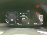 視認性の高いメーターで、車の状態をひと目で確認できます。走行に必要な情報を効率的に把握し、安全運転を心がけましょう。