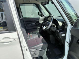 運転席側になります。是非一度座ってじっくり内装もご覧くださいませ。