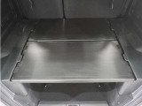 ◆荷室用ユーティリティボード◆荷室を分割して有効活用でき反転させれば濡れたアイテムを載せれます。