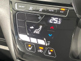 【オートエアコン】一度お好みの温度に設定すれば、車内の温度を検知し風量や温度を自動で調整。暑い&hellip;寒い&hellip;と何度もスイッチ操作をする必要はありません。快適な車内空間には必須の機能ですね♪