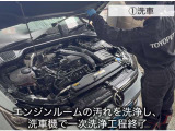 【久喜商品化センターのご紹介】エンジンルーム内をブラシを使って丁寧に洗浄します。