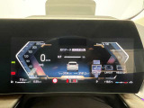 スタイリッシュなデザインのメーターパネルです。速度のみならず、燃料の残量、走行距離など多機能でとっても見やすいパネルになっております。
