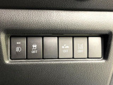 【車線逸脱抑制機能】高速道路走行時、車線からはみ出しそうな時にステアリングを制御し車線内を走行する様にアシスト。より安全な運転をサポートしてくれます!
