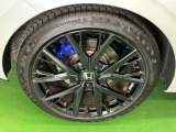 純正アルミホイールです。足元が引き立つので、車全体のイメージがアップしますよ!