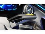 メルセデスジャパンが定めるサーティファイドカー(認定中古車)として登録を致しますので、納車時にはタイヤやバッテリー等も規定以下の数値であれば、整備代金を頂かず、無償で交換となります。ご安心下さい。