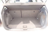 荷室は荷物を隠せるトノカバー付!充分な荷室の広さです!