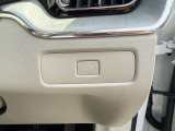 ◆パワーテールゲート/運転席から降りることなくテールゲートの開閉が可能です。