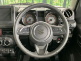 【純正革巻きステアリング】上質な革を使用することで、手にしっかり馴染みとても運転しやすいハンドルです♪