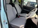 運転席にもゆったり座ることができますよ☆