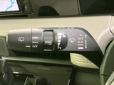 雨天時でも、視界をクリアに保ち、安全運転をサポート。ワンタッチで操作できる便利な機能です。