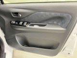 【運転席ドア】収納ポケットが付いているので運転席周りもスッキリ保てます★