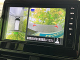 後退時の安全をサポートするバックモニター。死角を減らし、スムーズな後退を支援します。駐車場での出し入れも安心です。