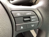 【クルーズコントロール】アクセルペダルを踏まずに一定の車速で走行できます。高速道路や加速・減速の繰り返しの少ない自動車道などで便利です