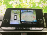 進路確認をサポートする映像を鮮明に表示。安全運転をサポートする機能が、運転中の不安を軽減します。取り回しの難しい場所でも安心です。