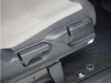 ◆シートハイトアジャスター◆運転席を上下に高さ調節ができます!運転ポジションを体格に合わせてシート調整できます。