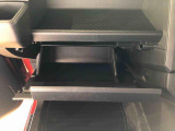 よく使うものが手を伸ばせばすぐ届く、機能面で充実した収納。