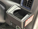 運転席側埋め込み式カップホルダー