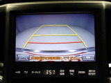 バックモニター装着車は後退時の強い味方です♪車庫入れや縦列駐車の際、後退操作の参考になるガイドラインをナビ画面に表示します。
