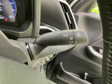 操作しやすいウインカーレバーで、安全な車線変更をサポート。スムーズな操作感で、運転の信頼性を高めます。