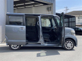 当店のお車をご覧いただきましてありがとうございます。お車についてのご質問やお見積りのご依頼、ご購入にあたってのご相談などは無料電話(0078-6002-312860)にお気軽にお問い合わせ下さい!