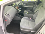 運転席周りは整理整頓しやすく、機能的で使いやすい空間。視界も良好で、安全運転をサポートします。