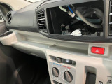 品質へのこだわり!フロアマットやシートなど車内をキレイに清掃し、ニオイや汚れなどを徹底的にクリーニングしてもらっております。室内はピカピカです☆
