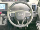 インテリアに合わせたデザインのステアリングは、運転される方のことも考え、運転しやすい形状、大きさです。是非一度、実際に触ってお確かめください。