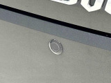 駐車場などで後方後退時に、ペダルの踏み間違えた時、急発進を抑制するバックソナーセンサーが付いているので安心です。
