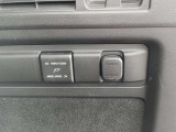 【電源ソケット】100V電源とシガーソケットがトランクに装備しています。