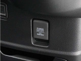 スマートフォンの充電等にも便利な電源ソケット!使いやすい場所に装備されています。