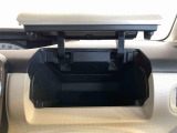 収納ボックスがついており便利に使用出来ます。