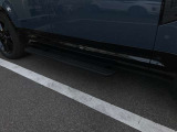 電動サイドステップ付き、乗車時の乗り降りも楽です。