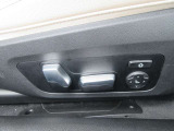 運転席メモリー付きフロント電動シート装備。