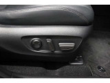 運転席パワーシート搭載。微妙な調整が手軽にでき、ピッタリのポジションで運転することが可能です。