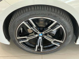 アウトバーンの走行を見据えたBMWの足回りは高い走行性能にこだわりが御座います。
