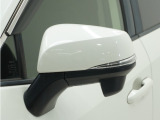 ◆ドアミラーウインカー◆ドアミラーにウインカーを装備しています。対向車に自身の進行方向を合図し安全に運転できます。