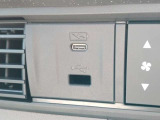 充電式USBジャック、USBジャックがございます。