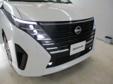 ■シグネチャーLEDポジションランプ、LEDヘッドらプ、LEDフォグランプ。夜間走行時も明るく照らしてくれます♪
