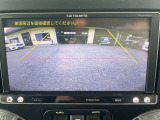 特に知らない場所での駐車・車庫入れなどには気を使います。 そんな時にはバックカメラがとっても便利。 ドライバーの死角をサポートしてくれるので安心・安全が確保できます。