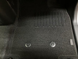 嬉しい装備!!純正カーペットマット装備です!