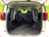 【パワーバックドア】スマートキーや運転席のボタンを押すだけでリアゲートが自動で開閉します!荷物を持っている時や、高い位置にあるバックドアを閉める際に便利な機能です♪