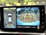 【パノラミックビューモニター】専用のカメラにより、上から見下ろしたような視点で360度クルマの周囲を確認することができます☆死角部分も確認しやすく、狭い場所での切り返しや駐車もスムーズに行えます。