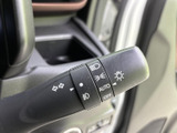 操作しやすい位置に配置されたウインカーレバーで、安全な車線変更をサポート。スムーズな操作感で、快適な運転を支援します。