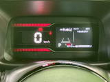 視認性の高いメーターデザイン。直感的に情報を把握でき、運転をサポートします。