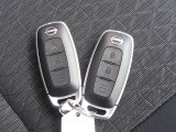 インテリジェントキー(運転席・助手席・バックドア感知、キー2個)はリクエストスイッチを押すだけで、ドアのロック/アンロックが可能です。