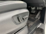 パワーシート搭載。微妙な調整が手軽にでき、ピッタリのポジションで運転することが可能です。