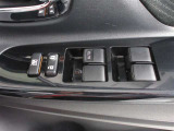 もちろん全席パワーウインドー付。運転席から操作できて便利です。