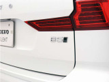 【B5 AWD】ブレーキエネルギー回生システムなど、先進の環境技術により、高い効率性も実現しています。また、高い走行安定性とトラクション性能を発揮するAWD機構を備えています。